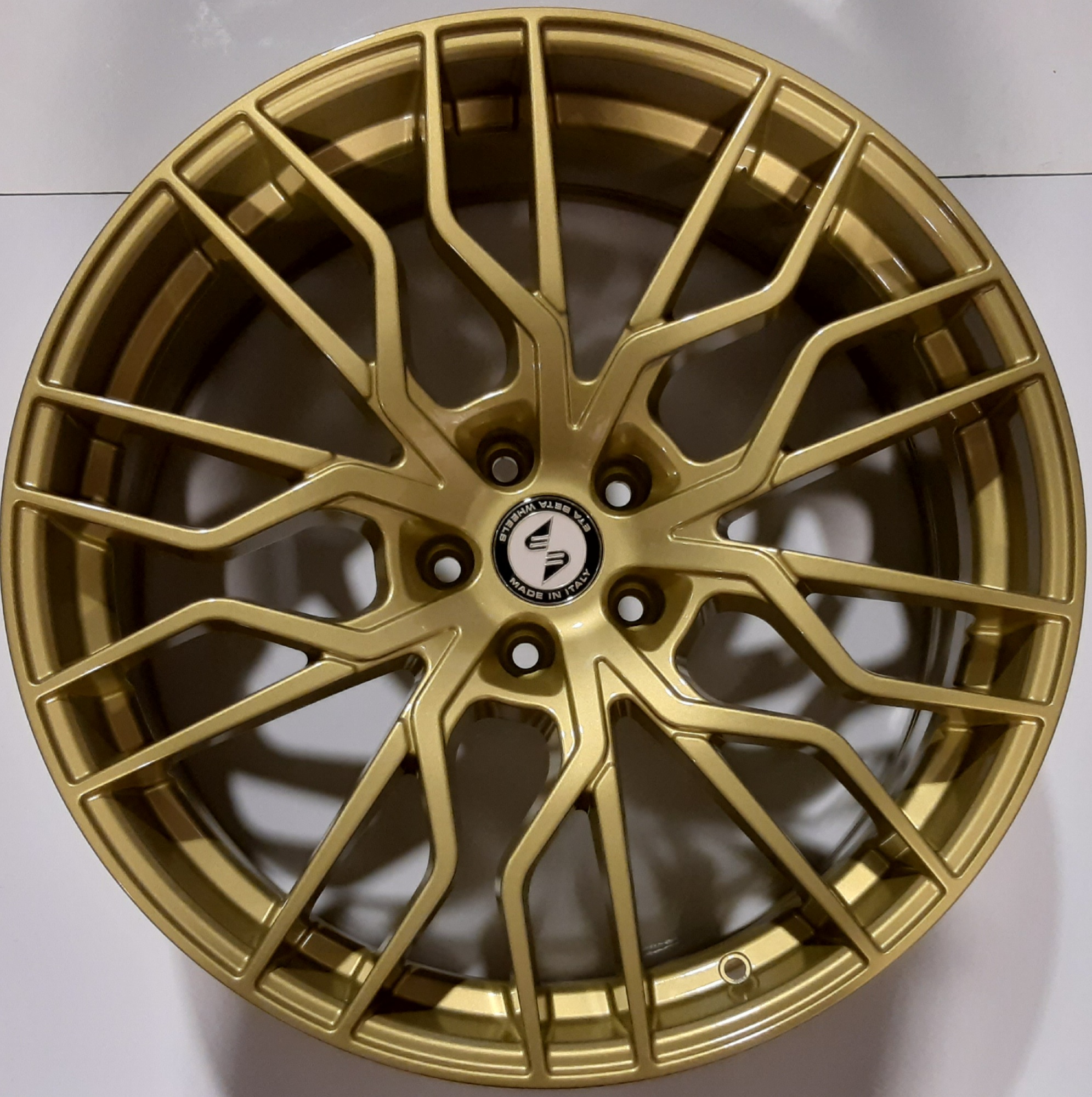 9.00X21 5X114.3 ET 35 ETA BETA MEDUSA SHINY GOLD